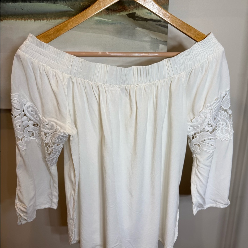Willow & Clay Cream Off-Shoulder Blouse - Picture 2 of 8